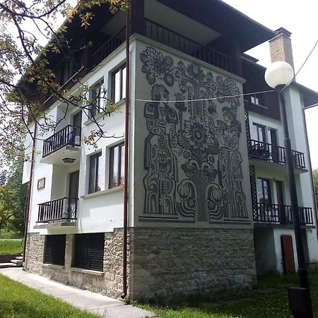 Чичо Томовата Колиба Hotel ตริยาฟนา ภายนอก รูปภาพ