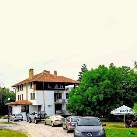 Чичо Томовата Колиба Hotel ตริยาฟนา ภายนอก รูปภาพ