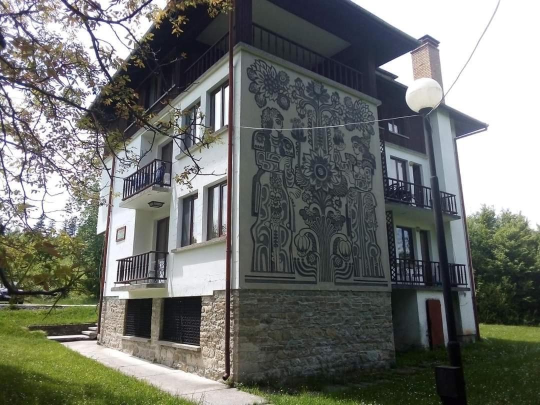 Чичо Томовата Колиба Hotel ตริยาฟนา ภายนอก รูปภาพ