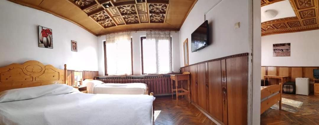 Чичо Томовата Колиба Hotel ตริยาฟนา ภายนอก รูปภาพ