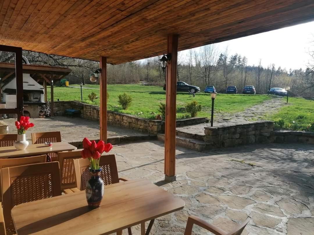 Чичо Томовата Колиба Hotel ตริยาฟนา ภายนอก รูปภาพ